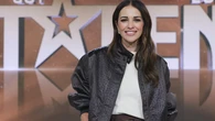 Paula Echevarría recupera el uniforme clásico para la vuelta del frío en Madrid: pantalones blancos y bailarinas marrones