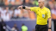 Este es el árbitro que pitará el debut de la Roja y el dineral que se embolsa en el Mundial