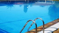 La Ley de Propiedad Horizontal lo confirma: la comunidad puede prohibir el uso de la piscina a los vecinos morosos