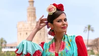María José Suárez confirma cuál es el look rociero más elegante para hacer el Camino: falda de lunares, blusa blanca y esencia andaluza