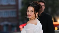 Rosalía se viste de novia en su último videoclip: el guiño a Rauw Alejandro y el diseño con ecos de Vivienne Westwood en plena recta final en Barcelona