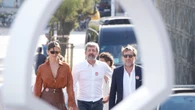 Alberto Rodríguez lanza a "Los tigres" al agua de la Concha: "El rodaje en el mar es azaroso y sumamente incontrolable"