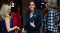 Isabel Preysler apuesta por un impecable look azul noche en el estreno de la temporada de Ópera en Madrid