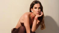 María Pombo recupera el top lencero blanco que combina con absolutamente todo