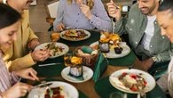 Un restaurante responde a una mala reseña y las cámaras desmontan la crítica: "Imposible atenderte"