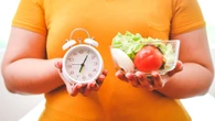 ¿Comes después de las 15h? Esto es lo que le está pasando a tu cuerpo sin darte cuenta