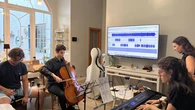 Esterillas, kit de supervivencia y canciones: así se organiza la España que viajará para encontrarse con León XIV