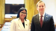El Gobierno interino de Venezuela visita la mayor refinería de petróleo del mundo en India