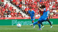 Así ha sido el penalti de Raíllo por mano... Y así lo falló Julián Álvarez en el Mallorca - Atlético