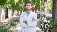 Borja Quiroga, nefrólogo: «No hay ninguna razón para tomar agua caliente en ayunas, no detoxifica el organismo»