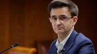 El presidente de RTVE pide perdón y califica de "gran error" el subtitulado de la madre de Fabián Ruiz por su acento andaluz en 'Denominación de origen'