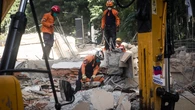 "No hay cómo saber de ellos": el drama de Venezuela tras los seísmos que dejaron La Guaira irreconocible