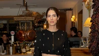 Sofía Palazuelo eleva el estilo boho con el conjunto negro bordado más elegante de la primavera