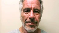 effrey Epstein pagó para obtener "trato especial" en la cárcel de Florida, según su asistente