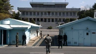 Un soldado norcoreano deserta cruzando la zona desmilitarizada hacia Corea del Sur