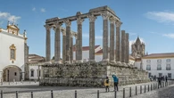 Patrimonio mundial, aires hispanos y gastronomía en Évora