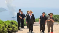 Kim Jong-un supervisa el lanzamiento de un misil de crucero desde navío de guerra