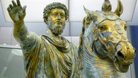 ¿Qué quiso decir Marco Aurelio con “La muerte sonríe a todos; todo lo que un hombre puede hacer es devolverle la sonrisa”?
