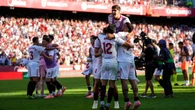 Los mensajes a una madre durante la goleada del Sevilla al Barça que tienes que oir: "¡Por favor encuentren a este niño!"