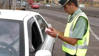 La DGT advierte: el frecuente error que te puede costar hasta 600€ conduciendo durante este invierno