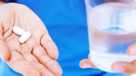 La bebida que no puedes mezclar con los antibióticos para eliminar la bacteria E. coli: la tomas a diario