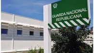 Encuentran a dos hermanos de 3 y 5 años en una carretera de Portugal: su madre los secuestró y los abandonó con los ojos vendados por un "juego"