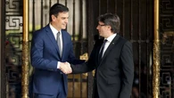 Sánchez aprieta por sus bajos a Puigdemont para seguir en Moncloa