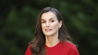 La Reina Letizia rescata el vestido rojo de Adolfo Domínguez que también tiene la Princesa Leonor: el guiño fashion madre e hija más comentado
