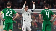 Cristiano Ronaldo, expulsado ante Irlanda, se va aplaudiendo al público y Portugal tiene que esperar para clasificarse para el Mundial
