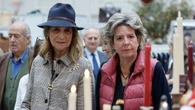 La Infanta Elena rescata el look británico más clásico con su chaqueta de cuadros en la inauguración del Rastrillo de Nuevo Futuro