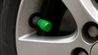 ¿Qué significan los tapones verdes en las ruedas del coche? No es muy habitual