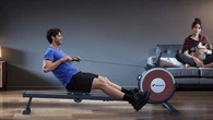 Ni bicicleta ni cinta de correr: el ejercicio que puedes hacer en casa mientras ves la tele para fortalecer el corazón y alargar la vida