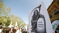 Los médicos preparan una guerra total contra Mónica García