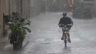 ¿Puedes faltar al trabajo en caso de lluvias torrenciales y emergencias? Esto dice el Estatuto de los Trabajadores