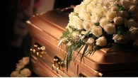 Un hombre aparece vivo en su propio funeral tras ser declarado muerto en Argentina