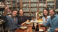Tamara Falcó e Isabelle Junot triunfan en Italia con los imprescindibles de entretiempo más elegantes y chics