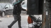 Tras una noche complicada, lo peor está por llegar: la AEMET pide extremar precauciones ante las lluvias torrenciales en Valencia
