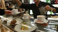 Lo que necesitas saber sobre tomar café caliente o frío después de los 50