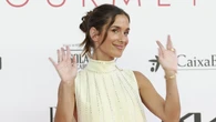 María Pombo estrena el vestido blanco de una icónica firma catalana que promete convertirse en uno de los diseños más especiales del verano
