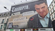 La Fiscalía pide imputar a un trabajador de Hazte Oír por la lona de "Sánchez, corrupto"