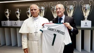 Florentino Pérez obsequió a León XIV con una camiseta del Real Madrid
