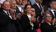 Kate Middleton sorprende en la Copa Mundial de Rugby femenina con el traje negro que mejor queda con blusas románticas