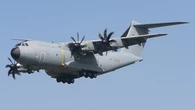 Defensa se prepara para el fuego: España estrena aviones A400M con kit apagafuegos y helicópteros de gran carga