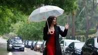 Isabel Díaz Ayuso vuelve al rojo en el Dos de Mayo con el vestido largo más favorecedor ideal para invitadas