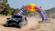 De copiloto con Nasser Al-Attiyah en el Dacia ganador del Dakar