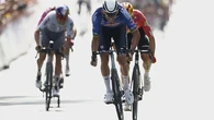 Van der Poel hace un homenaje a Poulidor