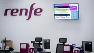 Espera un rato a que Renfe le atienda y alucina cuando pide una hoja de reclamaciones: "Tienes que tener cita"
