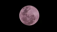 Cuándo ver la Luna Rosa en España: dónde se verá mejor, que día es y cuál será la mejor hora para ver