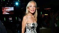 Carmen Lomana inaugura la temporada en Marbella con el vestido satinado de Mango que parece de alta costura