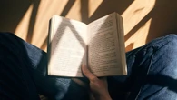 ¿Qué son los "Booktokers"? La nueva forma de compartir libros en Internet